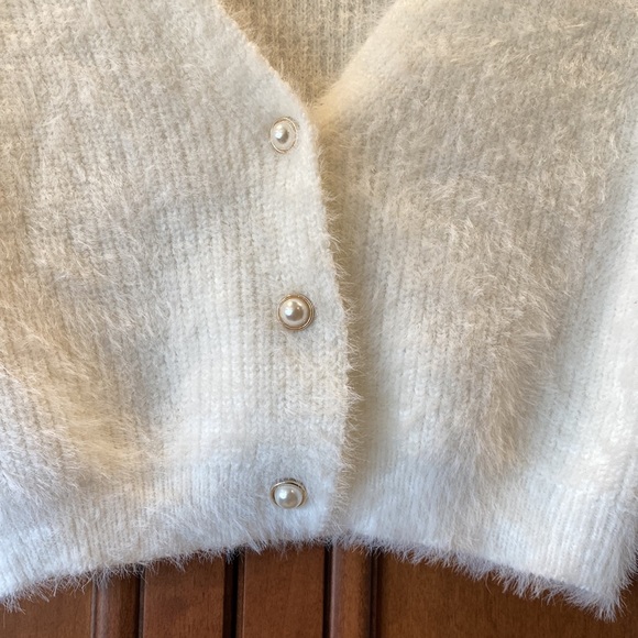 White eyelash knit cropped cardigan - Picture 4 of 6